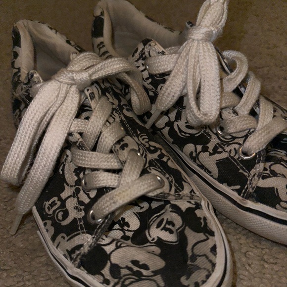 Disney Mickey Mouse shoes - Picture 3 of 5